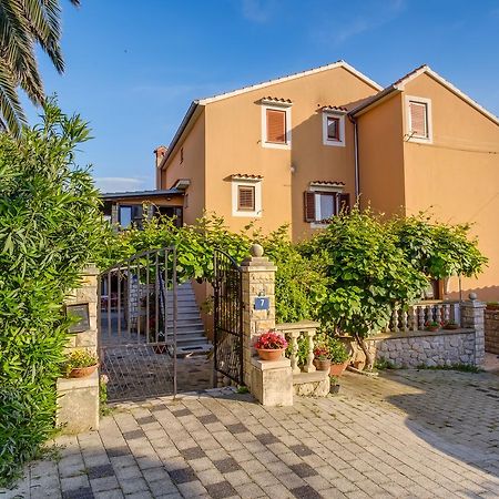 Apartments Beba Мали-Лошинь Экстерьер фото