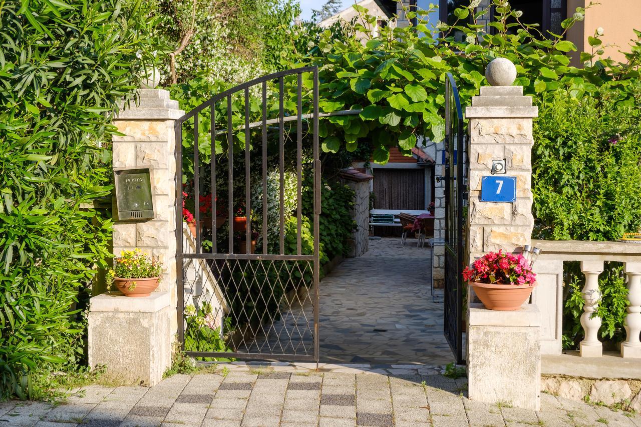 Apartments Beba Мали-Лошинь Экстерьер фото