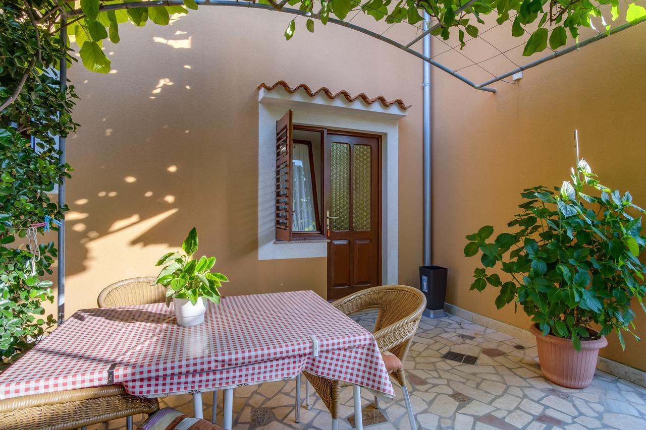 Apartments Beba Мали-Лошинь Экстерьер фото