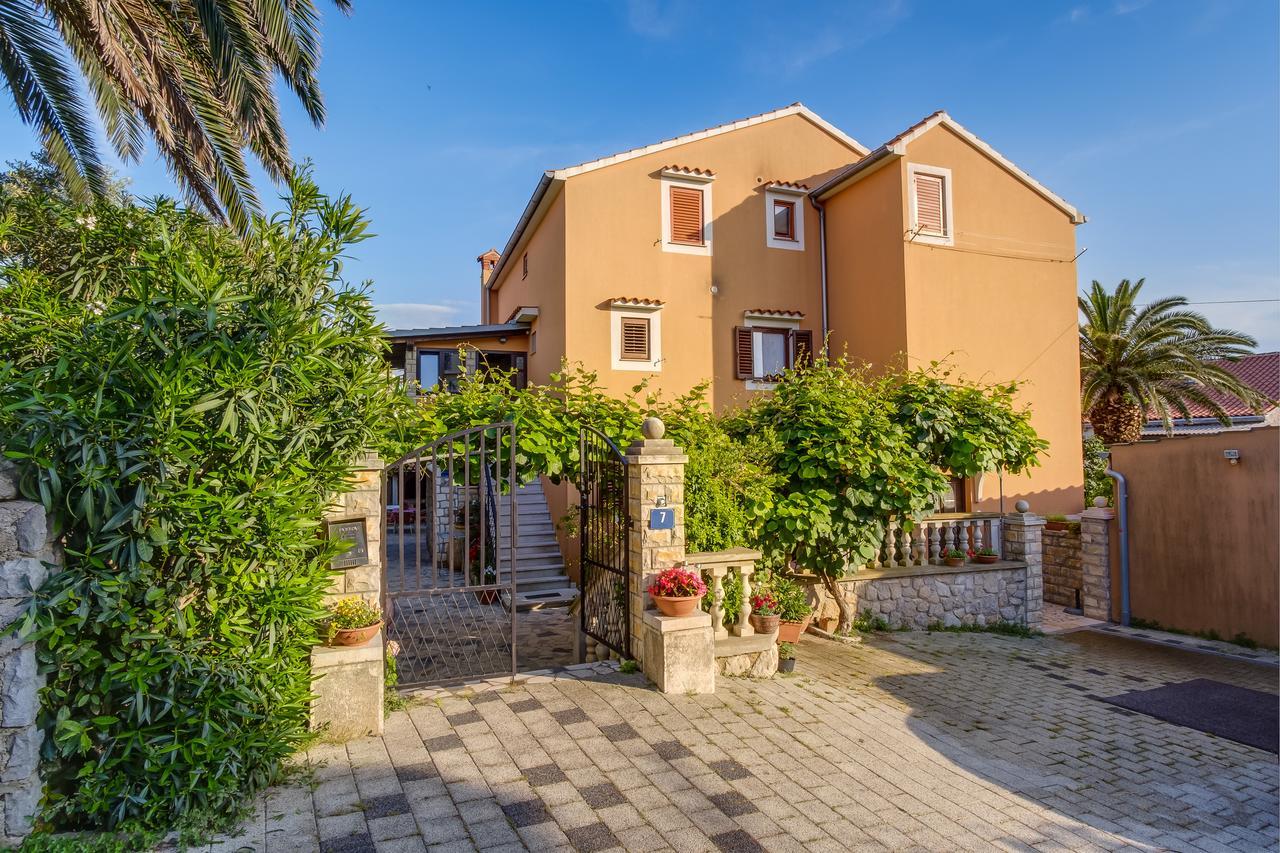 Apartments Beba Мали-Лошинь Экстерьер фото